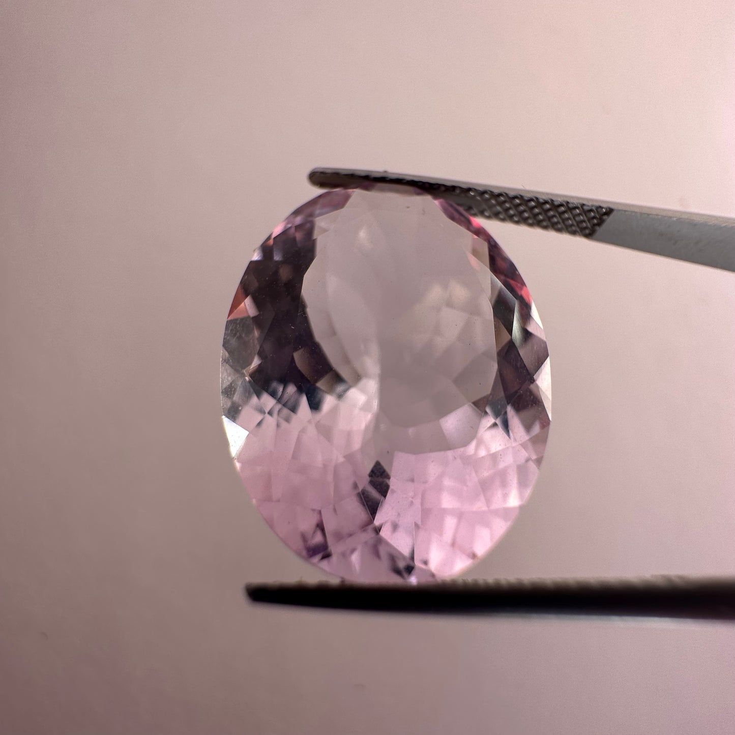 Funkelnder hellvioletter Amethyst