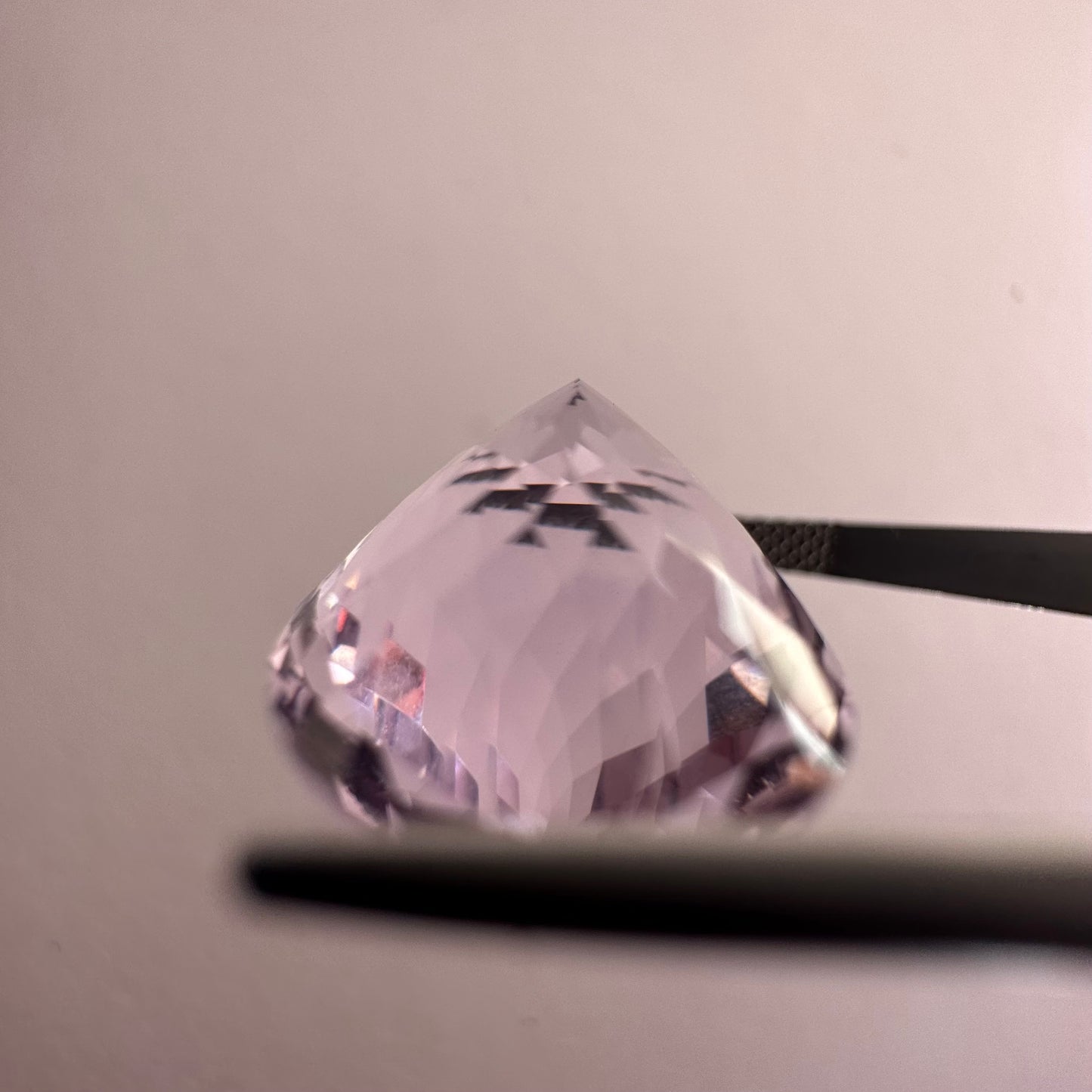 Funkelnder hellvioletter Amethyst