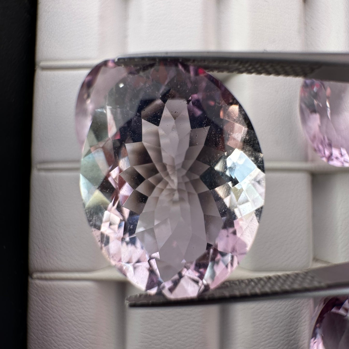Funkelnder hellvioletter Amethyst