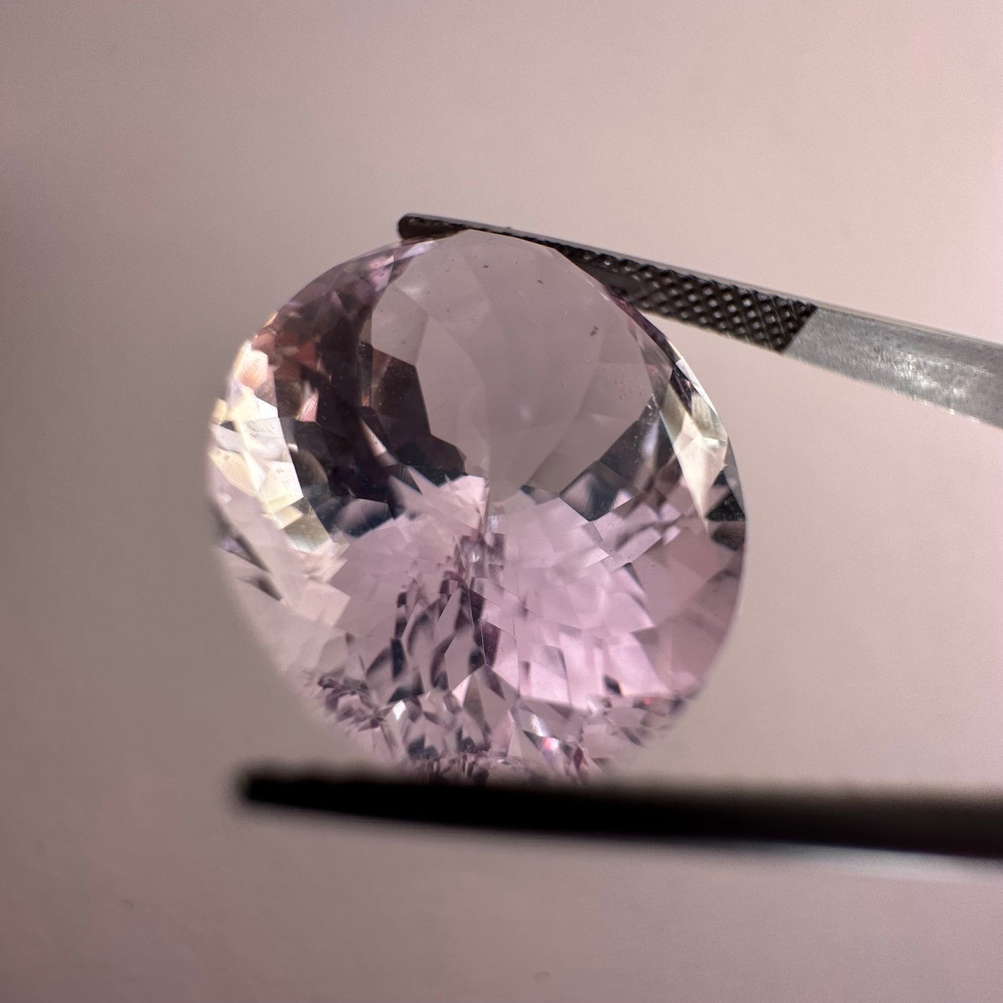 Funkelnder hellvioletter Amethyst