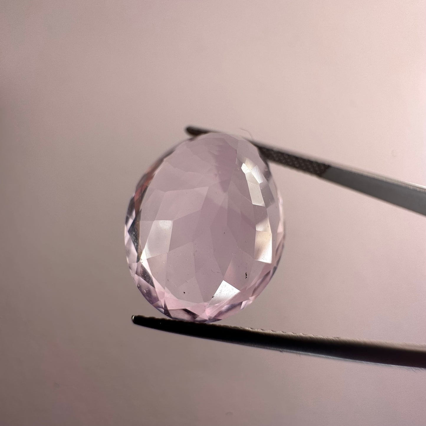 Funkelnder hellvioletter Amethyst