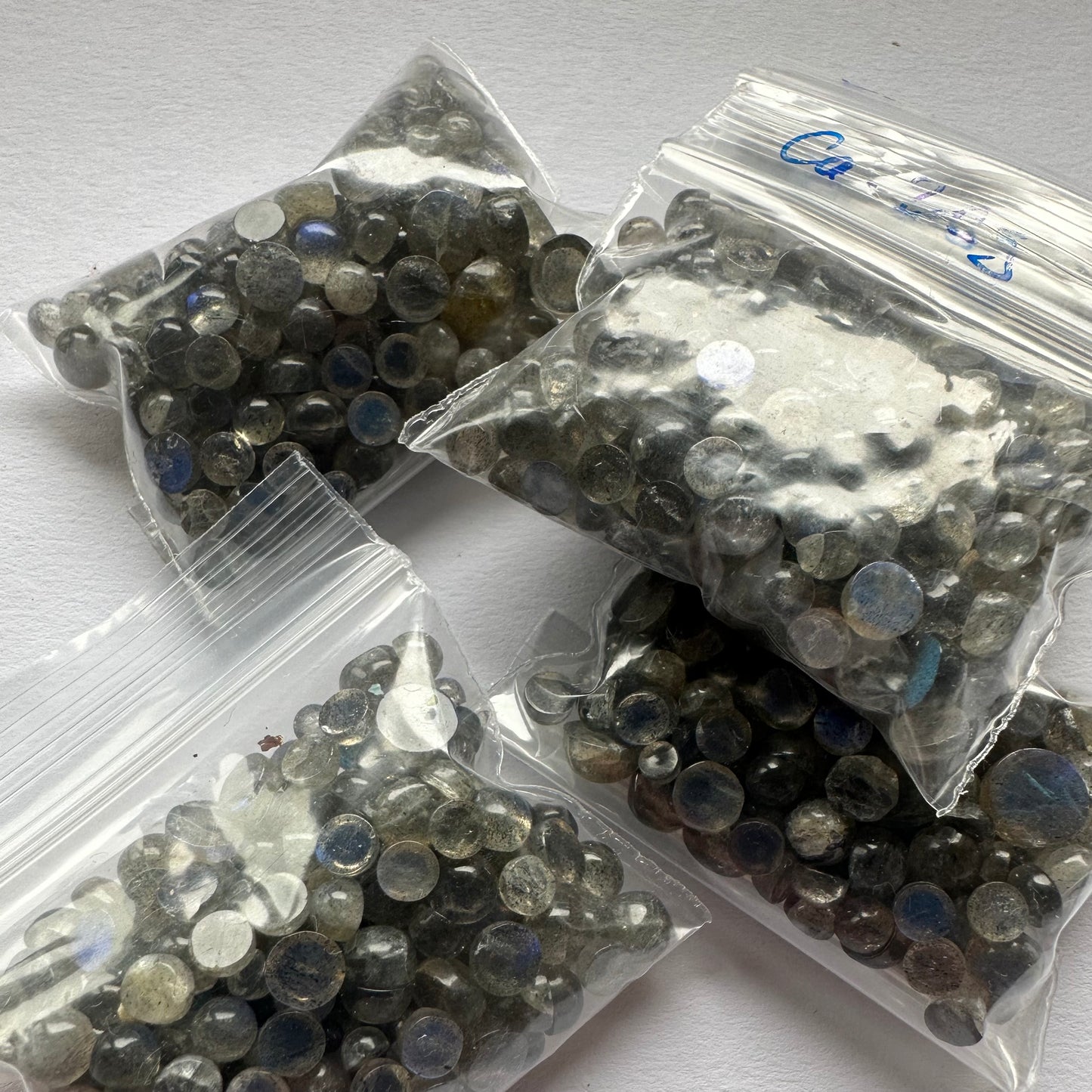 Runde Labradorit-Cabochons mit wunderschöner Opaleszenz, 20 g pro Beutel