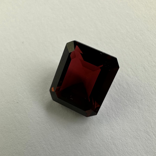eb001321 Rich Dark Wine Red Tourmaline,5.64 cts, 11.3x9.3x6.1 mm