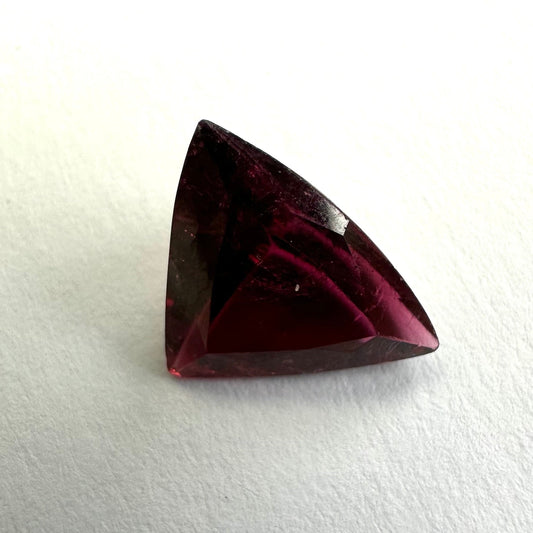 Intense Triangle Tourmaline in purple red 2.84cts