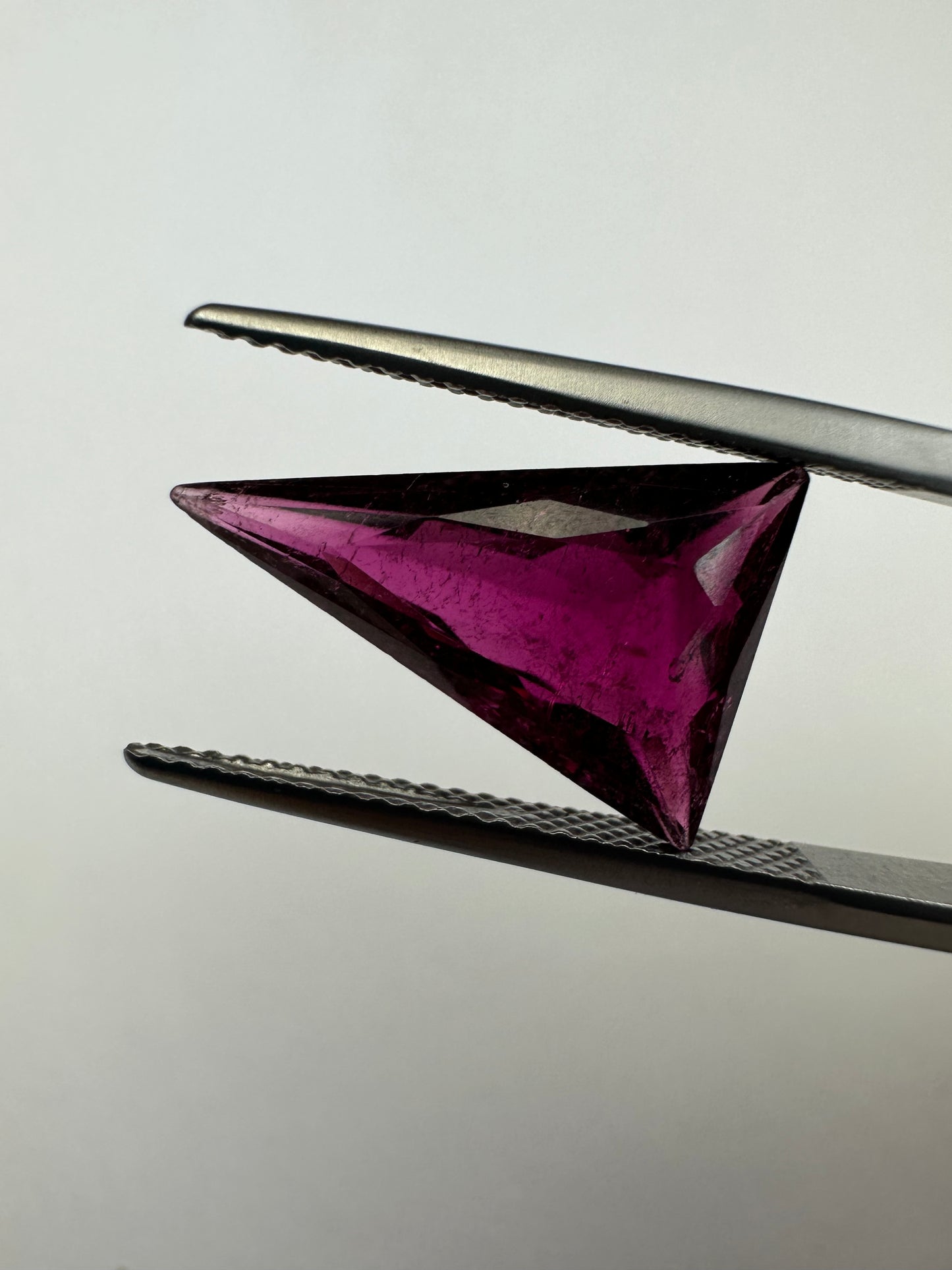 TR377, Turmalin, 4,76 Karat, 6,7 x 11 x 5,7 mm