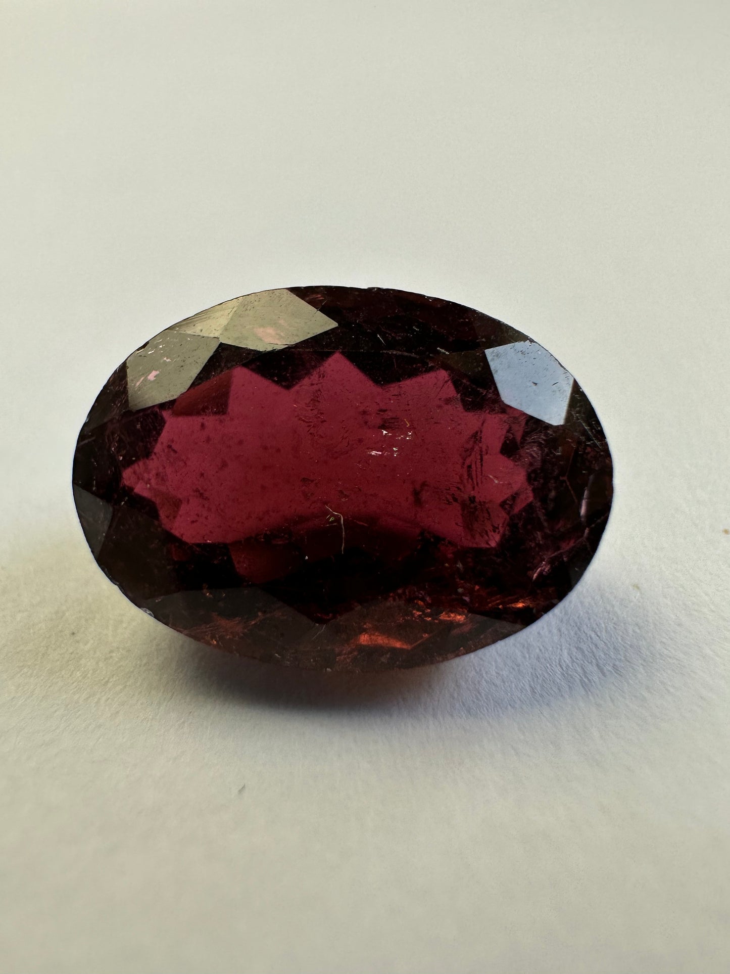 TR348, Turmalin, 7,49 Karat, 14,6 x 10,5 x 7 mm