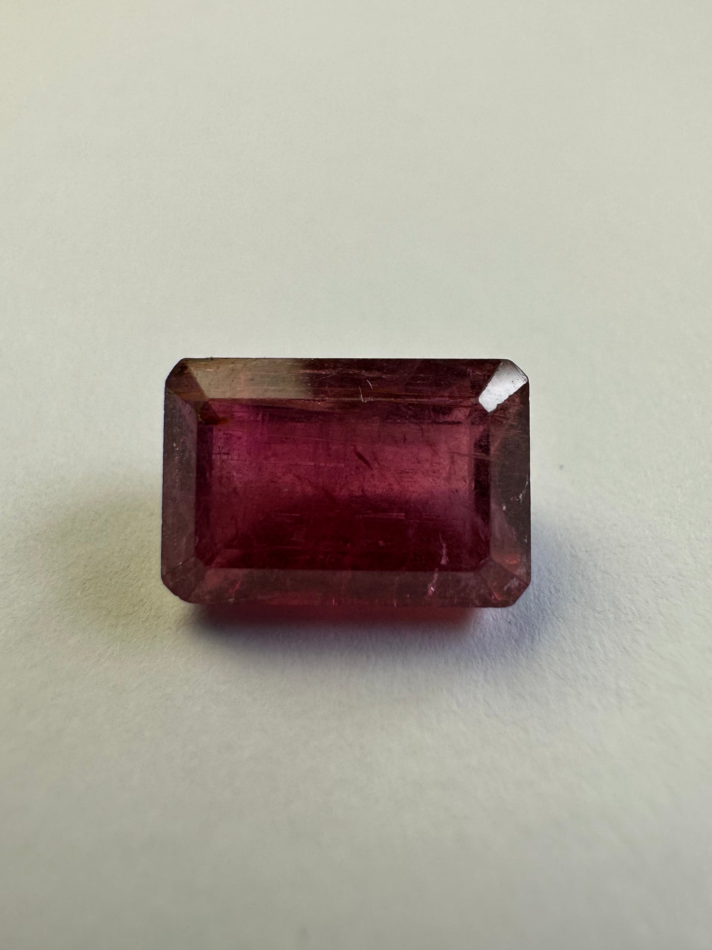TR350, Turmalin, 6,93 Karat, 11,6 x 8,4 x 6,9 mm