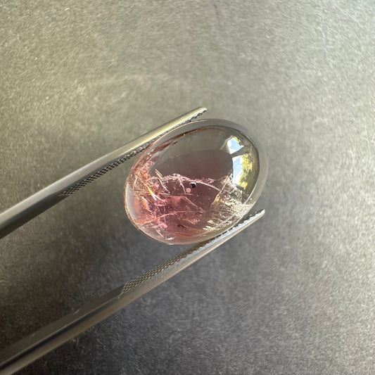 Discover this Tourmaline ! Oval Cabochon with transparent to soft pink hues - 14,48cts