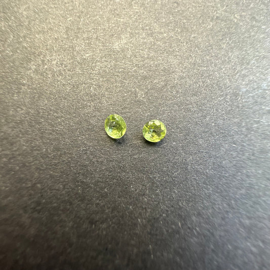 Peridot round pair, approx. 3.4mm&3.3mm diameters, 0.29cts
