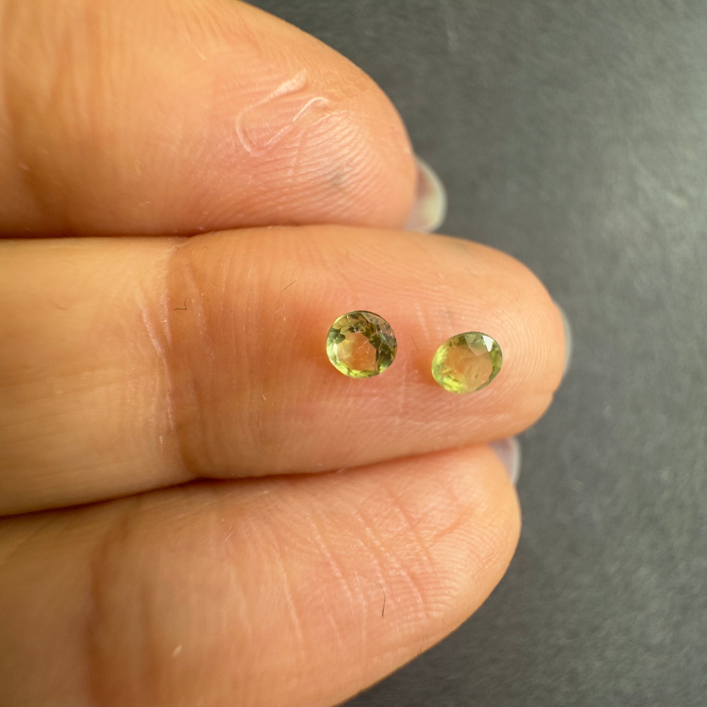 Peridot round pair, approx. 3.2mm&3.3mm diameters, 0.28cts