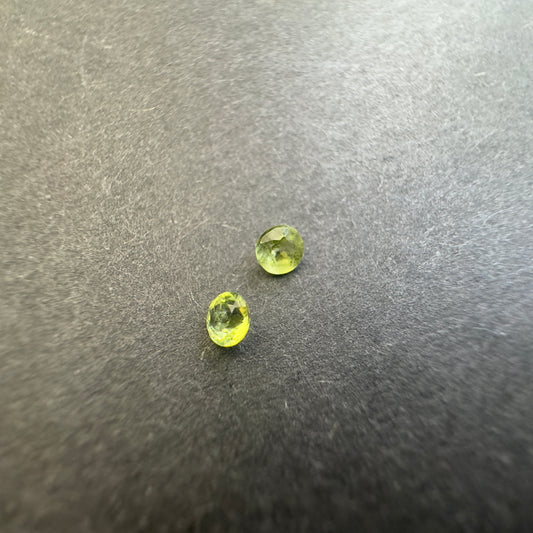 Peridot round pair, both approx. 3.3mm diameters, 0.31cts