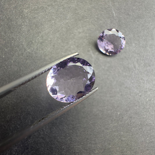 Funkelnder lila Amethyst oval facettiert