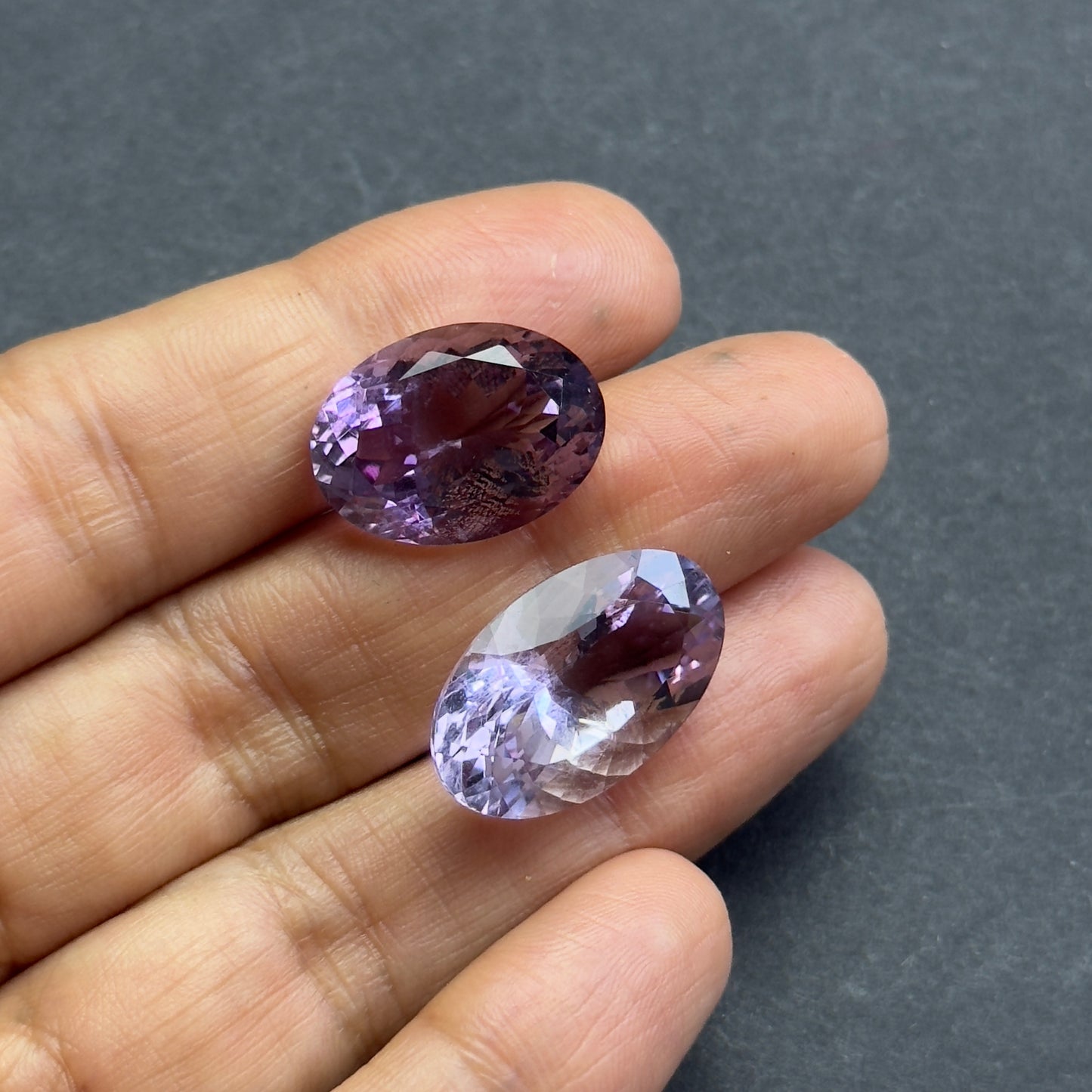 Carefully selected Amethyst Oval fac. Vibrant Colour