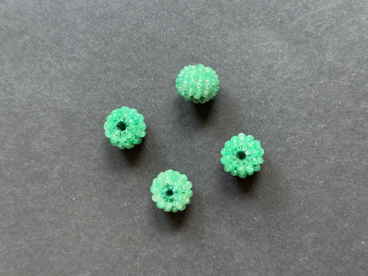 Lustrous Pearls Set in a Floral Design. 4pcs - 14,00mm x 7,97mm