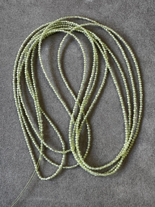 Natürlicher Peridot facettierter Perlenstrang 54.35cts – Grün – Transparent – 200cm