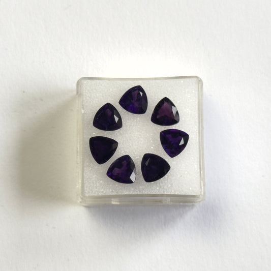 Mystischer Trillion Dark Amethyst 6x6mm ca. 0,65cts -0,70cts
