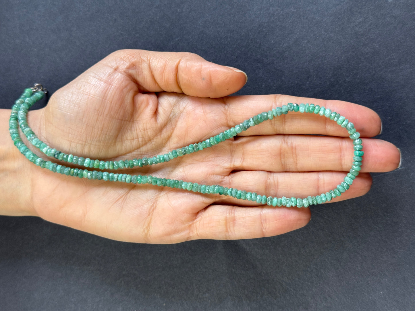 Craft your own standout Jewellery with this Emerald Rondelle Beads -55,67 / silver closer