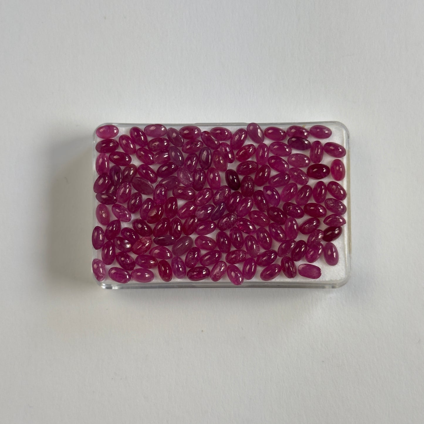 Wunderschöne und glatte Rubin Oval Cabochons 1 Stück