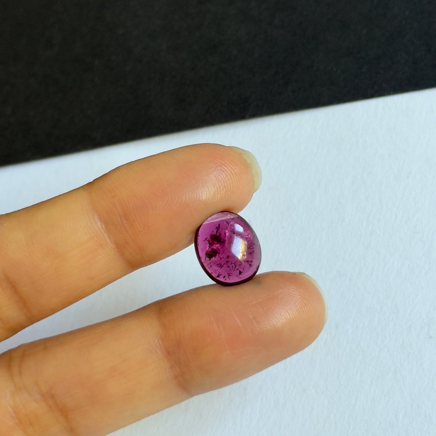Leuchtend rosa ovaler Turmalin-Cabochon 3,51 ct