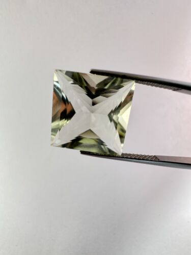 Light Green Amethyst In Princess-Cut 14,9mm X 14,9mm 12,80cts