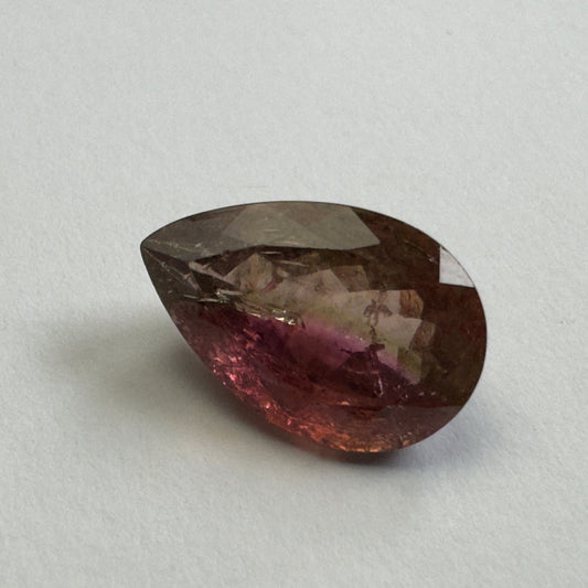 Mehrfarbiger Turmalin, 15,3 x 10,0 x 6,9 mm, 6,20 ct