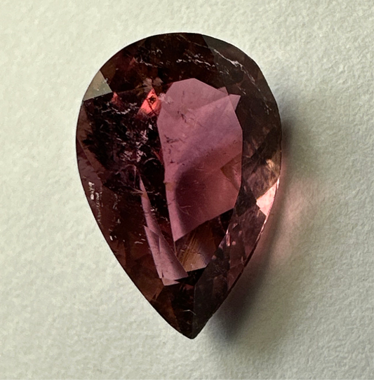 Pfirsichroter Turmalin, 12,5 x 8,2 x 5,2 mm, 3,28 ct