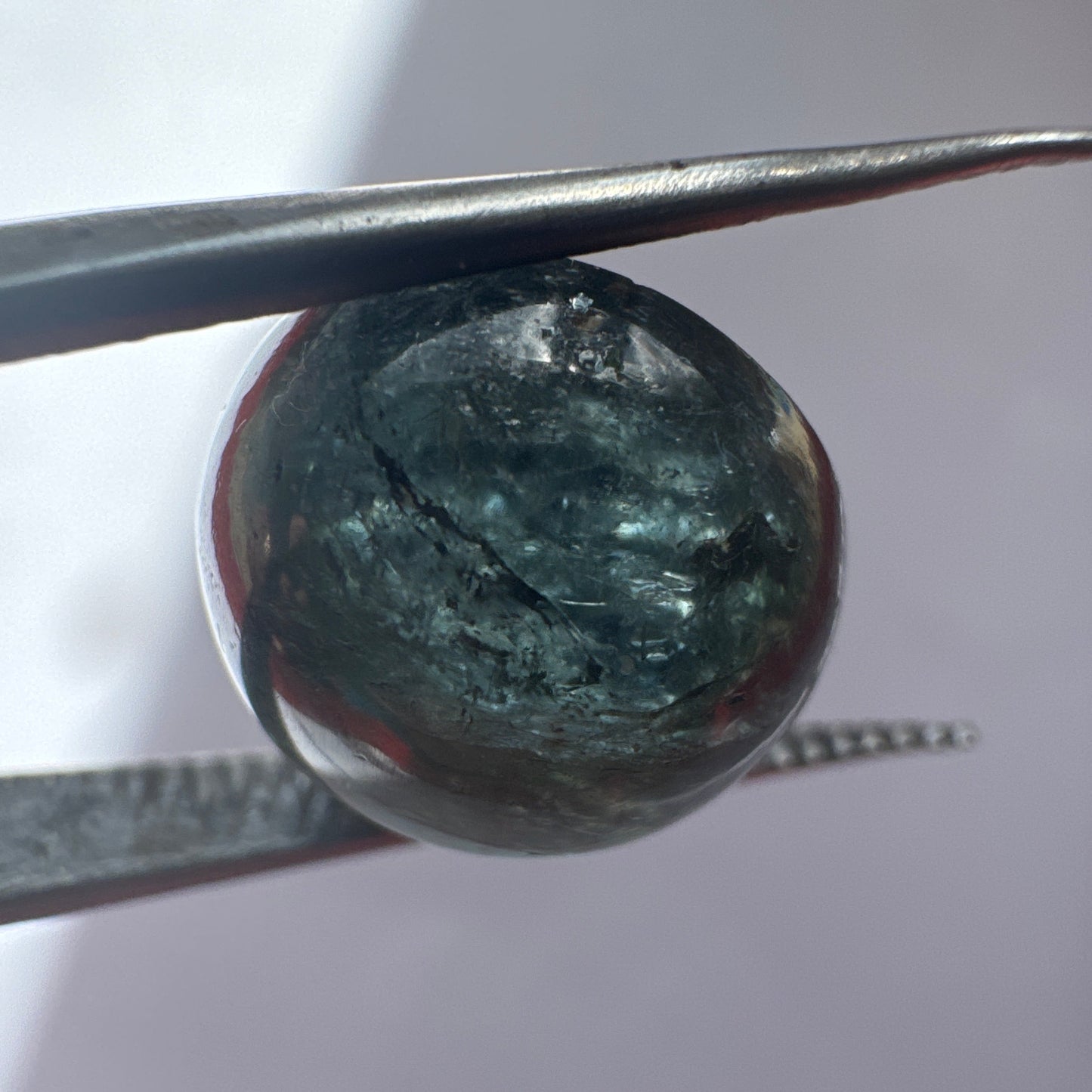 Durchscheinender Turmalin, wunderschöner dunkelgrüner runder Edelstein mit Einschlüssen – 11,19 ct