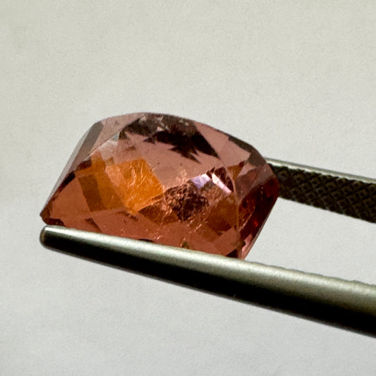 Lively Salmon Red Tourmaline in Fancy Cut 9,5mm x 10,8mm 4,07cts