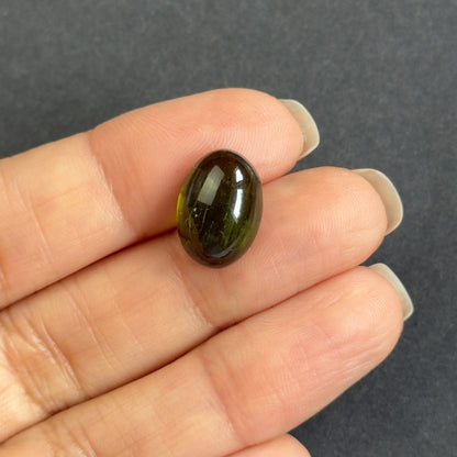 Green Tourmaline Oval Cabochon, 7.75 ct, 14x10 mm – view 3 of 4