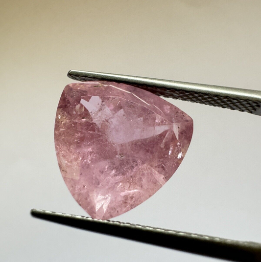 Bright Pink Tourmaline in Trillion Cut 12,3mm x 12,33mm 6,33cts