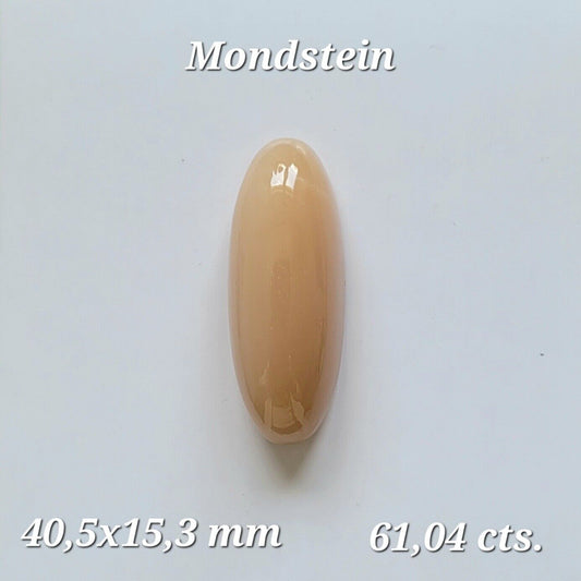 Moonstone Orange Oval Cabochon Shiny Gemstones 40.5 x 15.3 mm 61,04 Carats