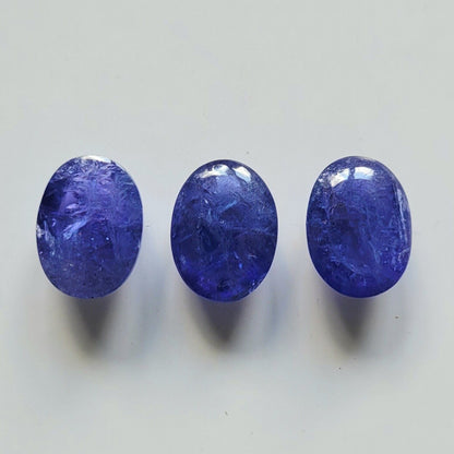 Blue Tanzanite Oval Cabochon, 40.24 ct, 16x12 mm – view 3 of 3