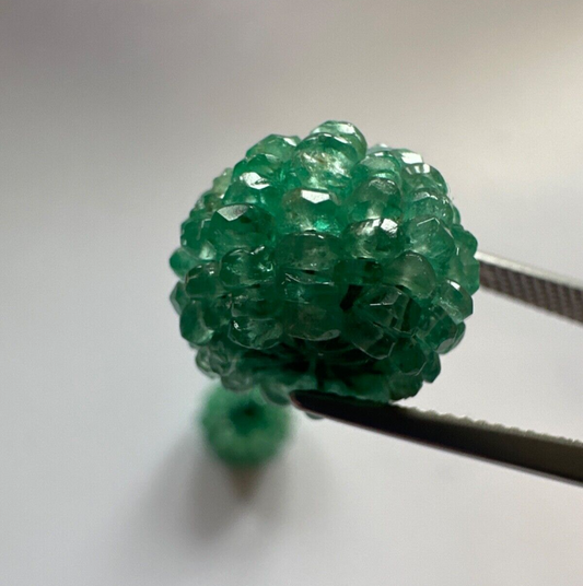 Beautiful Emerald Round Couple With Pearls Like A Flower