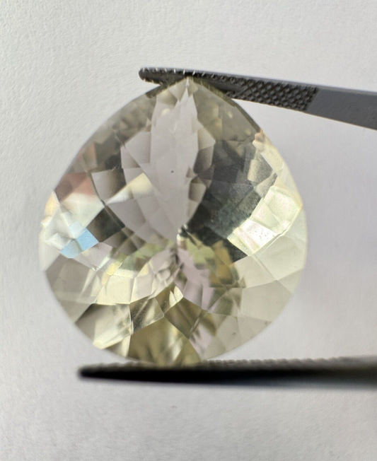 Delicate light green amethyst drop shape  24,4mm x 18,3mm 26,84cts