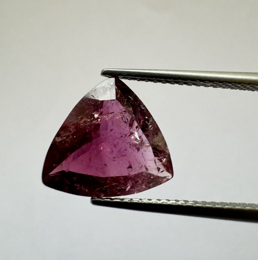 Intense Light Purple Tourmaline 12mm x 12mm 4,08cts