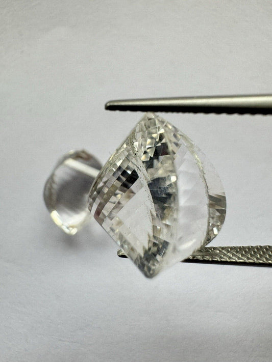 Rock Crystal with Beautiful Play of Light Fancy Cut 2 - 20,70cts