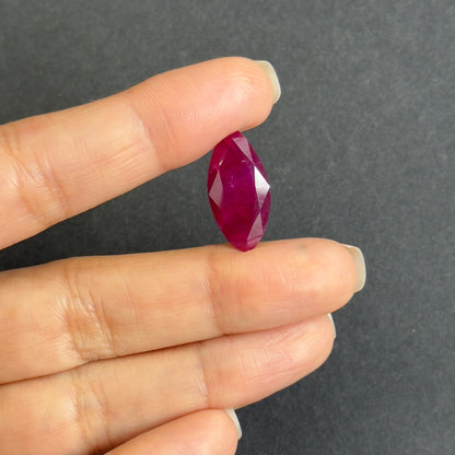 Red Ruby Loose Stone, 10.17 ct, 21.7x10.4 mm – view 3 of 3