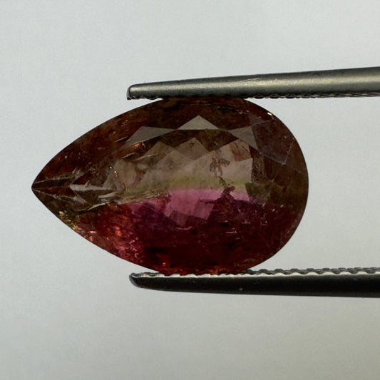 Mehrfarbiger Turmalin, 15,3 x 10,0 x 6,9 mm, 6,20 ct