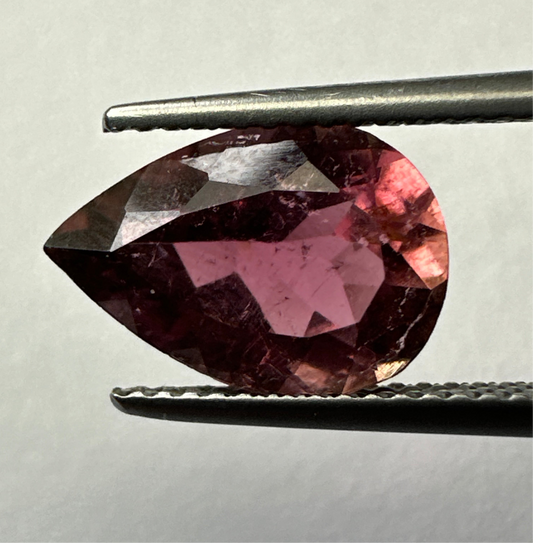 Pfirsichroter Turmalin, 12,5 x 8,2 x 5,2 mm, 3,28 ct