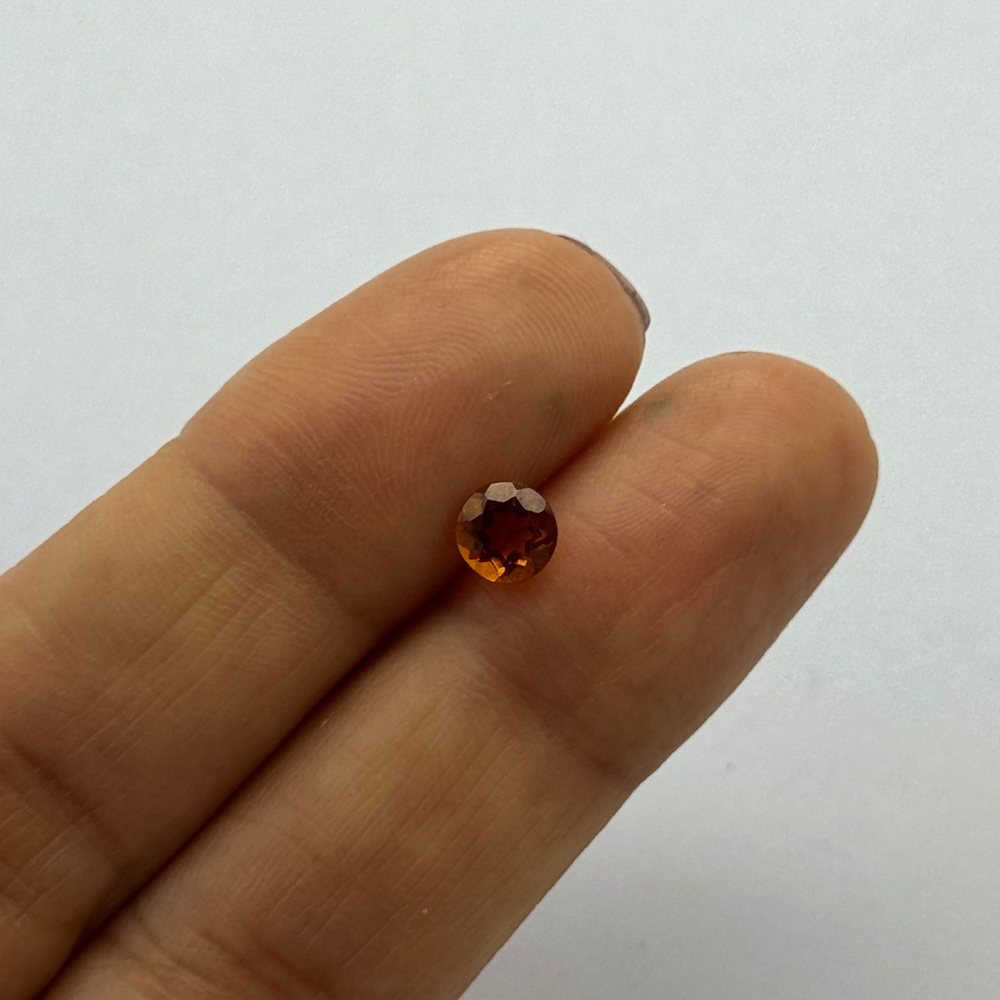 Catching  light with mesmerizing sparkle! Mandarin  Garnet Round fac.  0,50cts