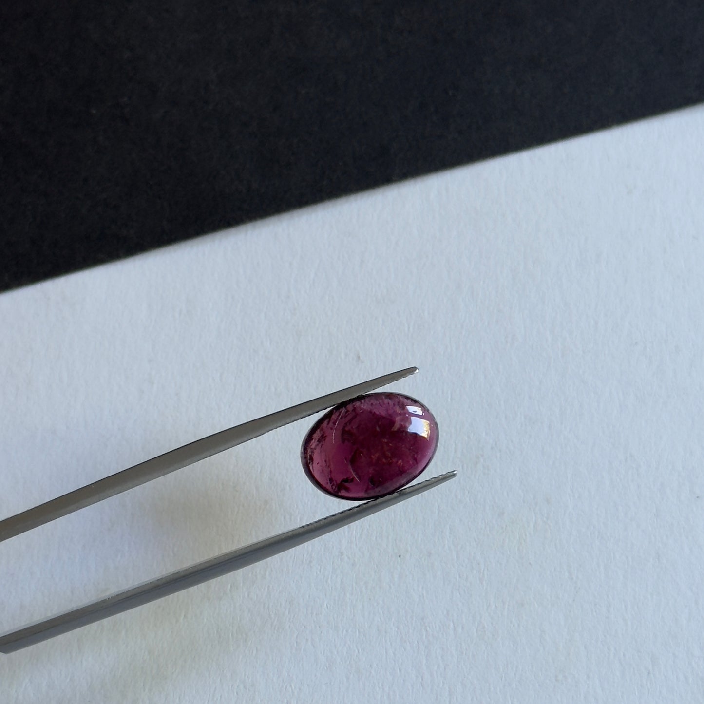 Captivating shiny finished Cabochon Tourmaline with Pink Hues 5,44cts