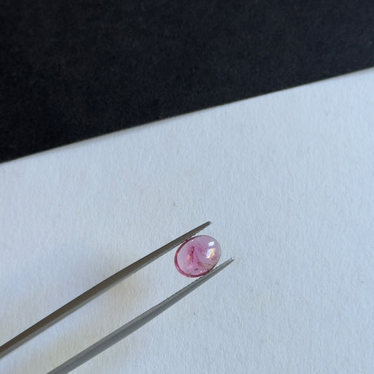 Delicate Beauty with exquisite light Pink Oval Tourmaline Cabochon 1,49cts
