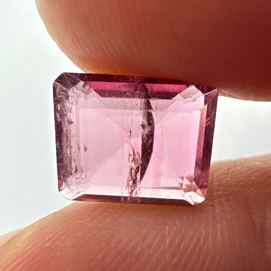 Rosa Turmalin, 10,1 x 8,7 x 3,3 mm, 2,68 ct