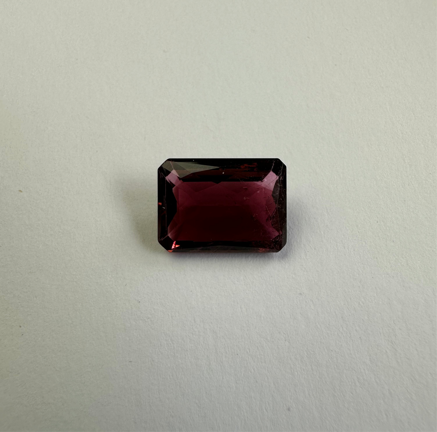 TR285, Lilaroter Turmalin, 14,1 x 10,2 x 5,5 mm, 6,50 ct