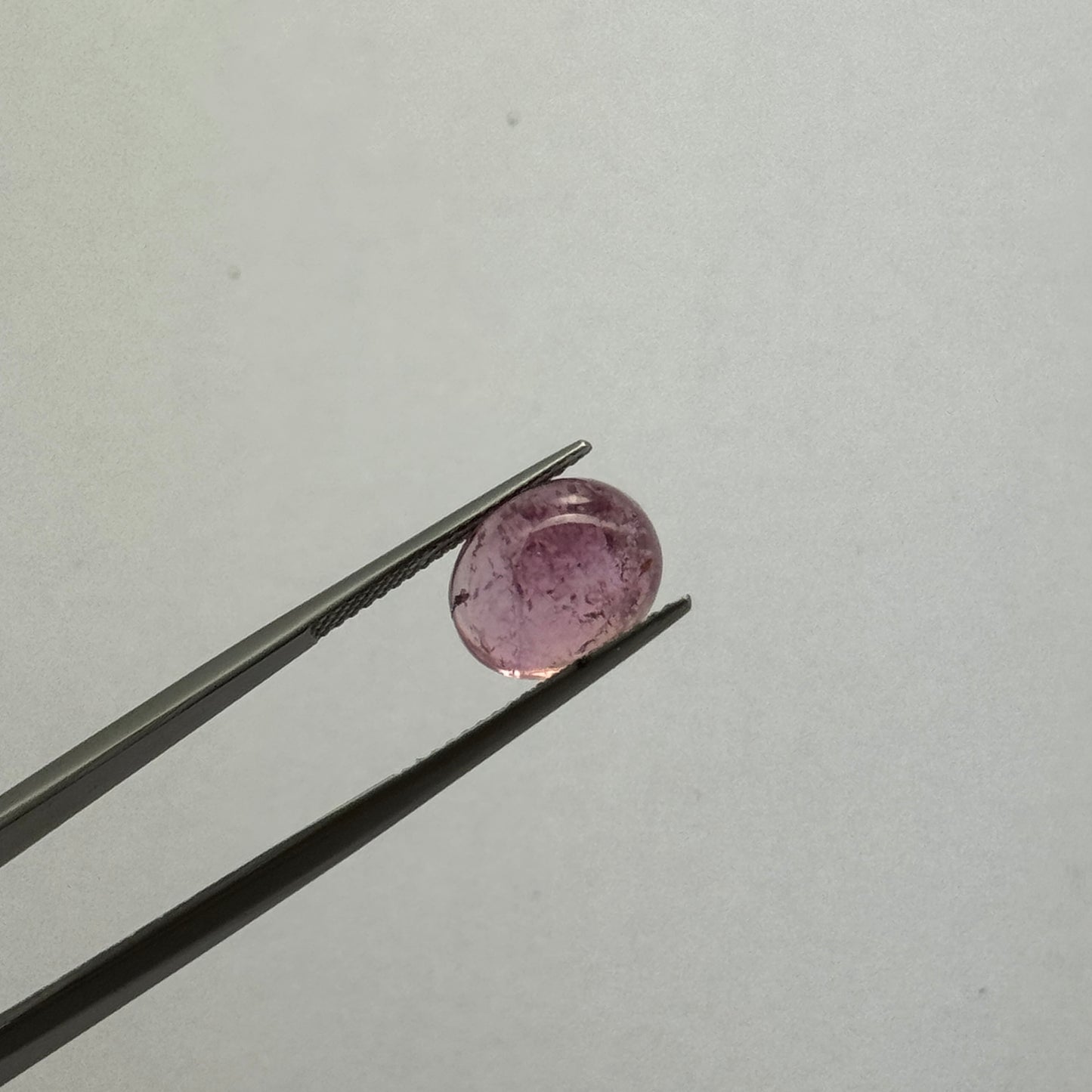 Leuchtende Rosatöne! Turmalin-Cabochon. 11 x 9 mm, 4,95 ct