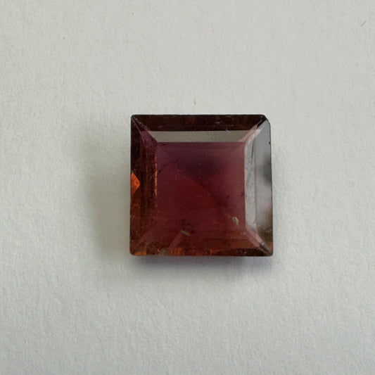 TR223, Turmalin, 5,46 Karat, 11 x 11 x 5 mm