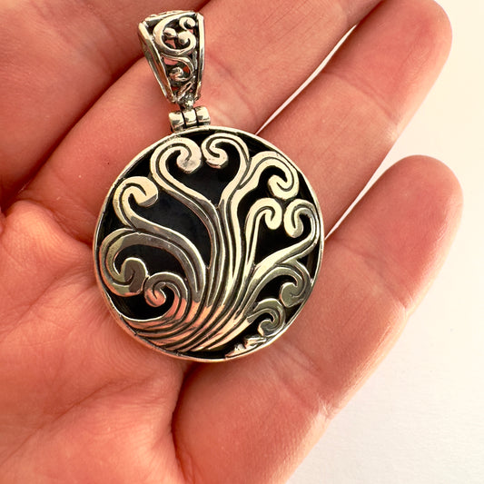 Handgefertigter Anhänger aus Sterlingsilber mit balinisierter Handwerkskunst, 4,5 cm