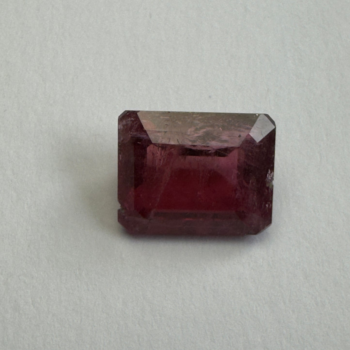 TR224, Turmalin, 6,19 Karat, 12 x 9,6 x 6,3 mm