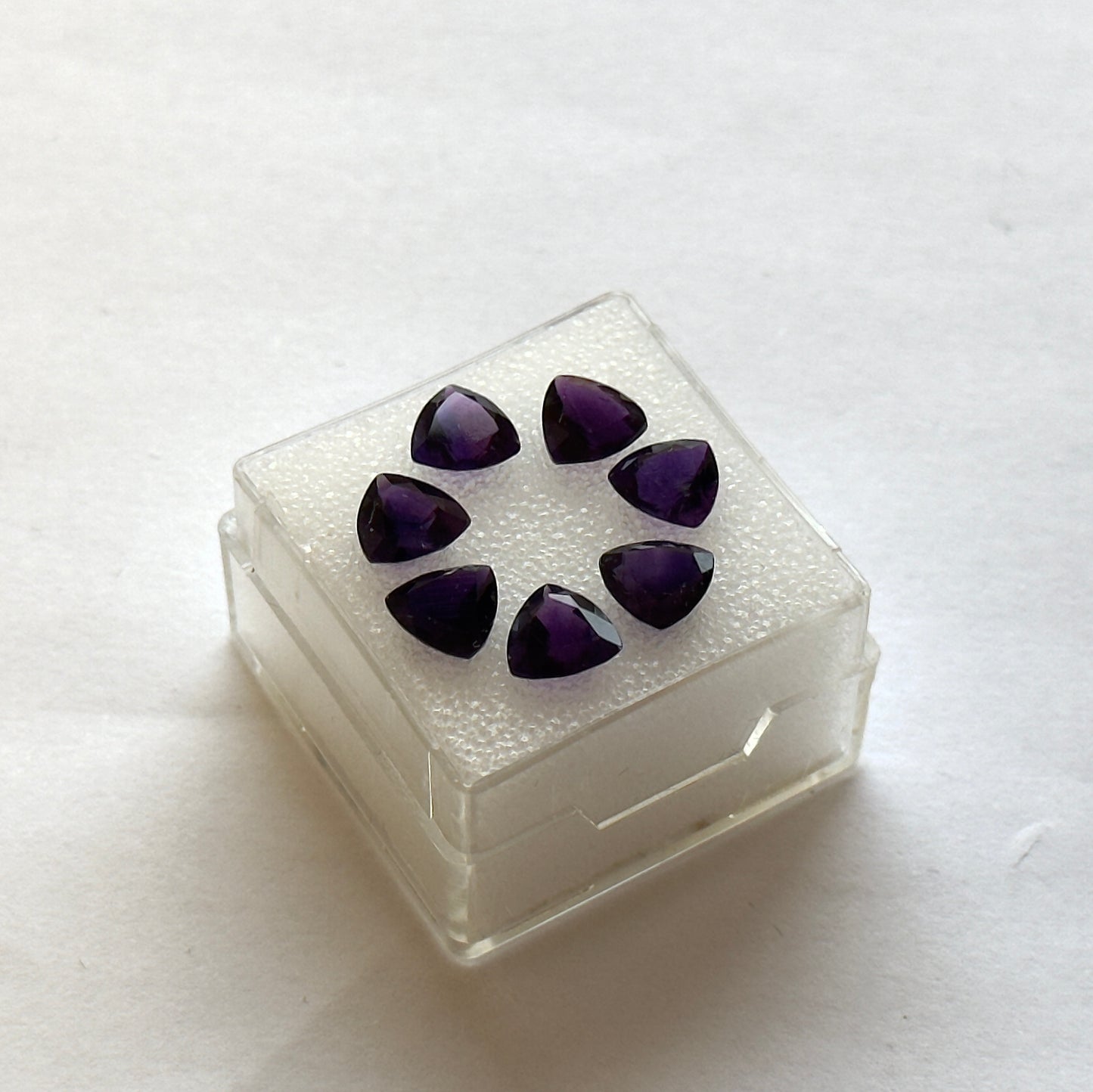Mystischer Trillion Dark Amethyst 6x6mm ca. 0,65cts -0,70cts