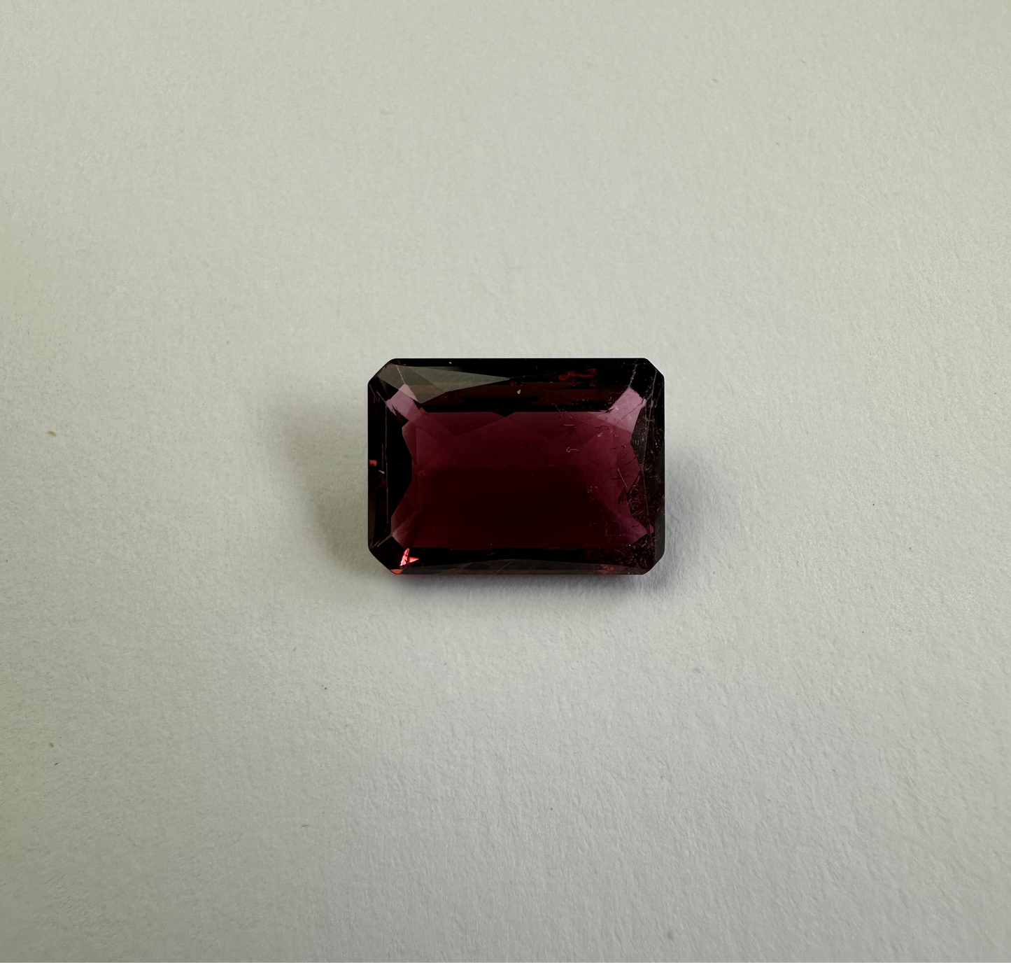 TR285, Lilaroter Turmalin, 14,1 x 10,2 x 5,5 mm, 6,50 ct